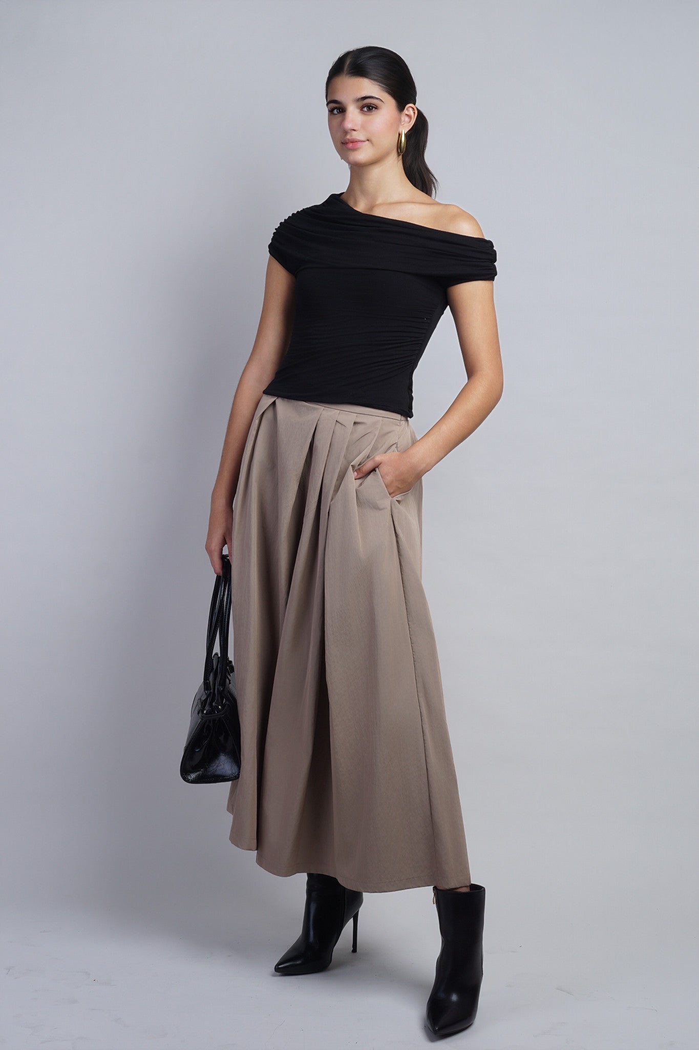 Black Relaxed Fit With Draped Detail SSLV Top