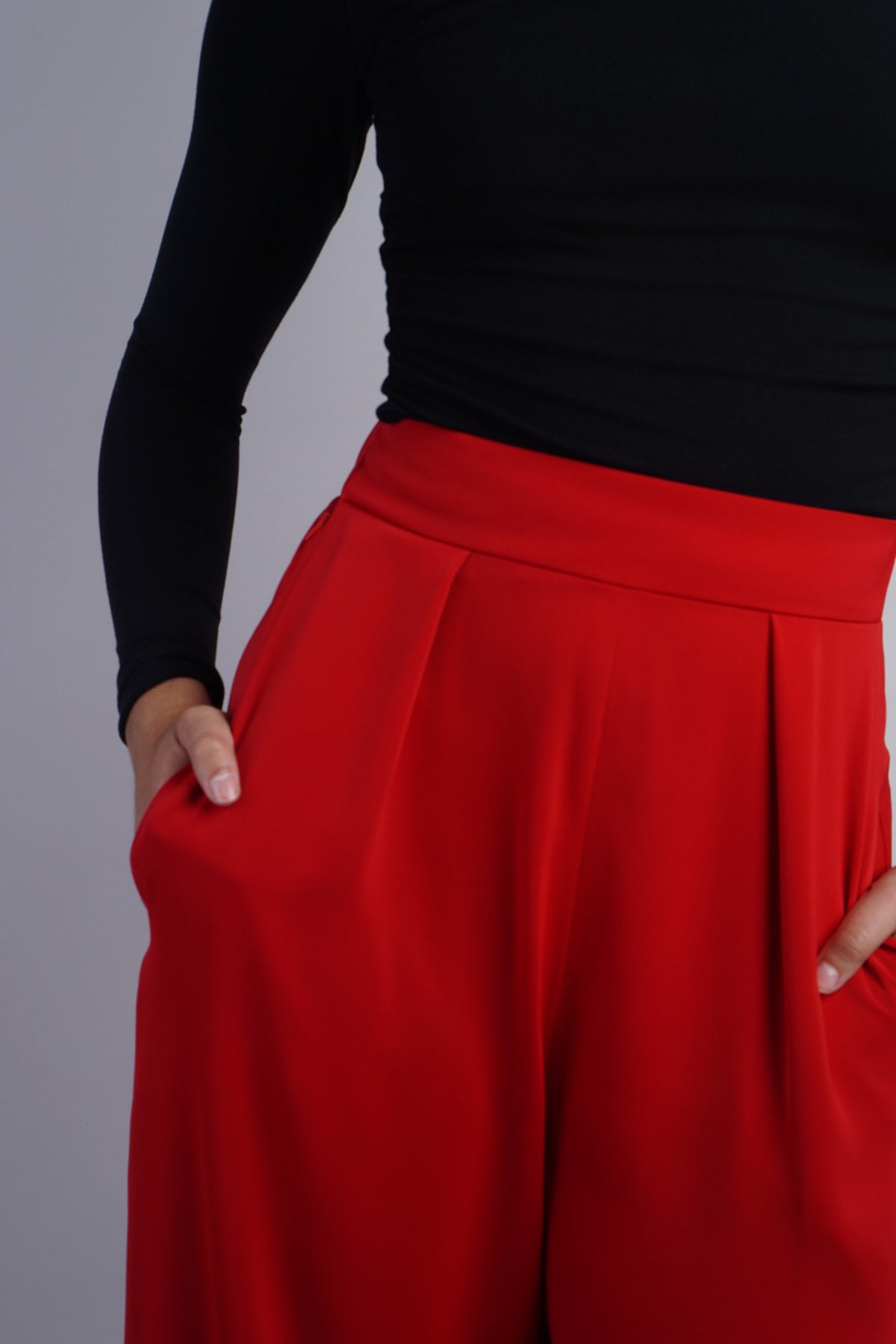 Red Pleated High Waist Relaxing Leslie Pants