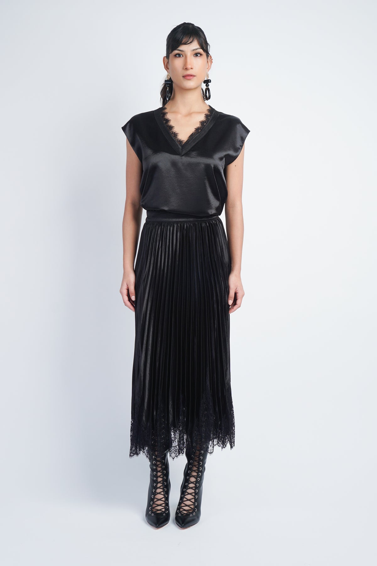 Black Pleated Elastic Waist Lace Midi Skirt