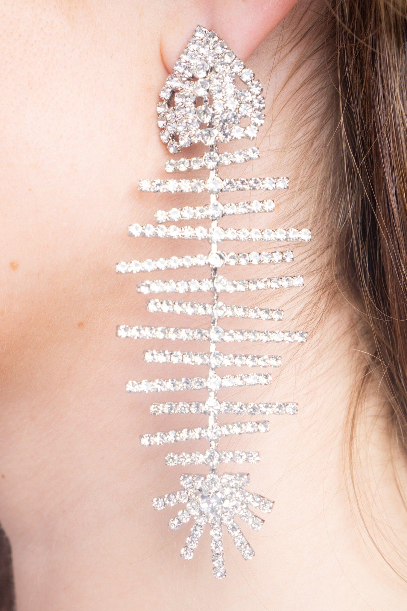 DCD EARRINGS White K Trumpet Metal Diamond Herringbone Earrings