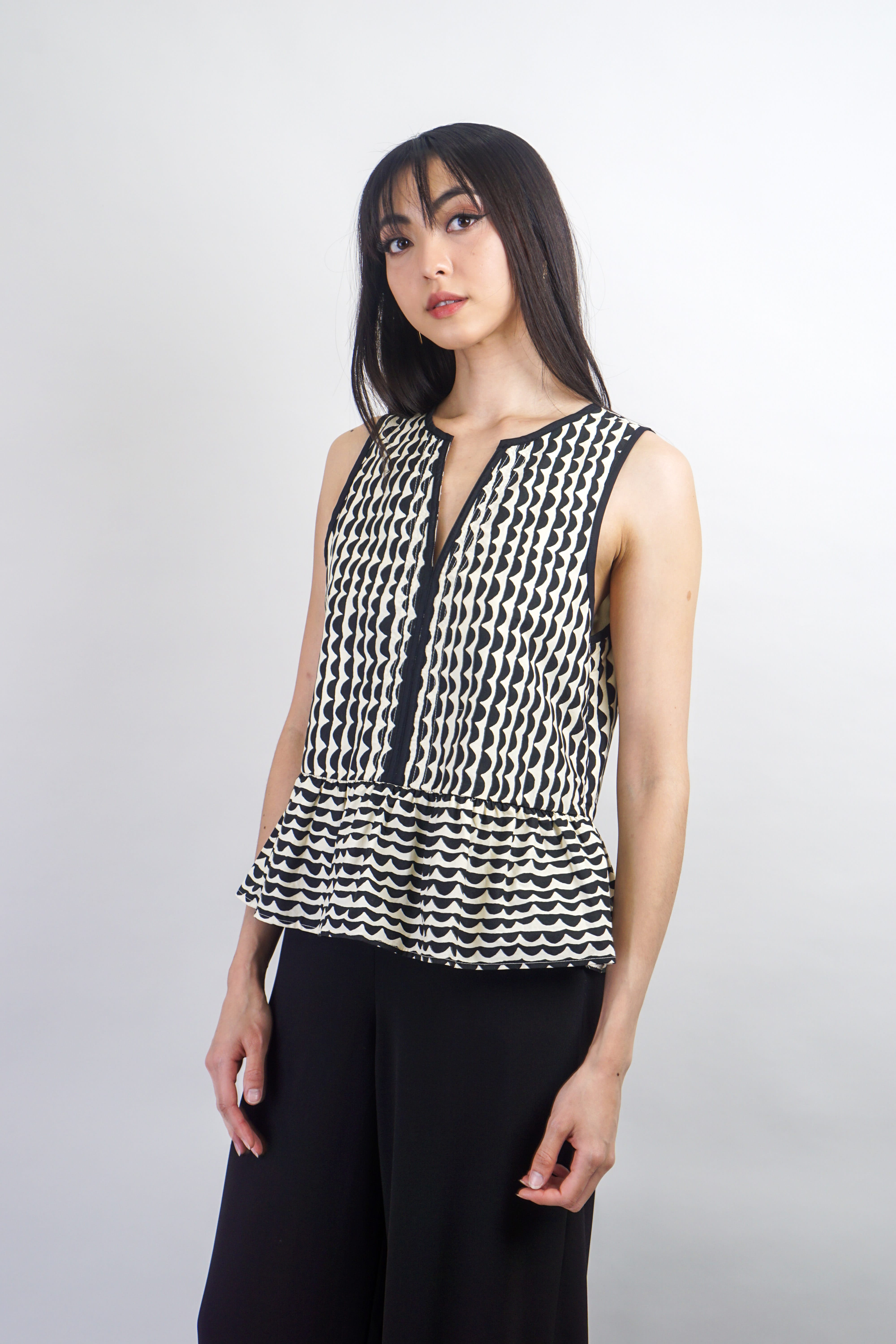 Private Label TOPS Cream/Black Scallop Print Sleeveless Blouse