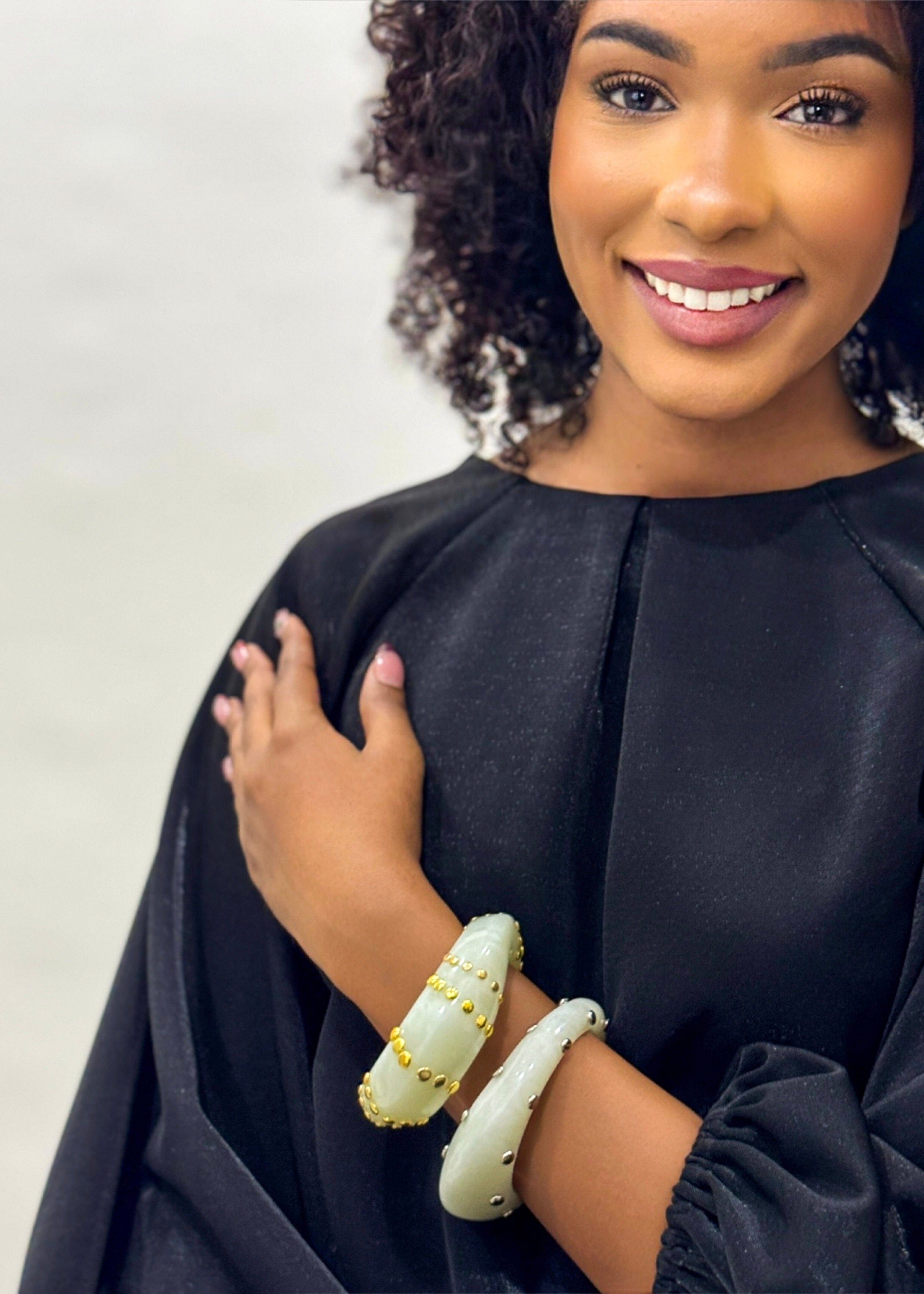 Private Label BRACELETS Ivory Inner Silver Rivet Resin Bracelet