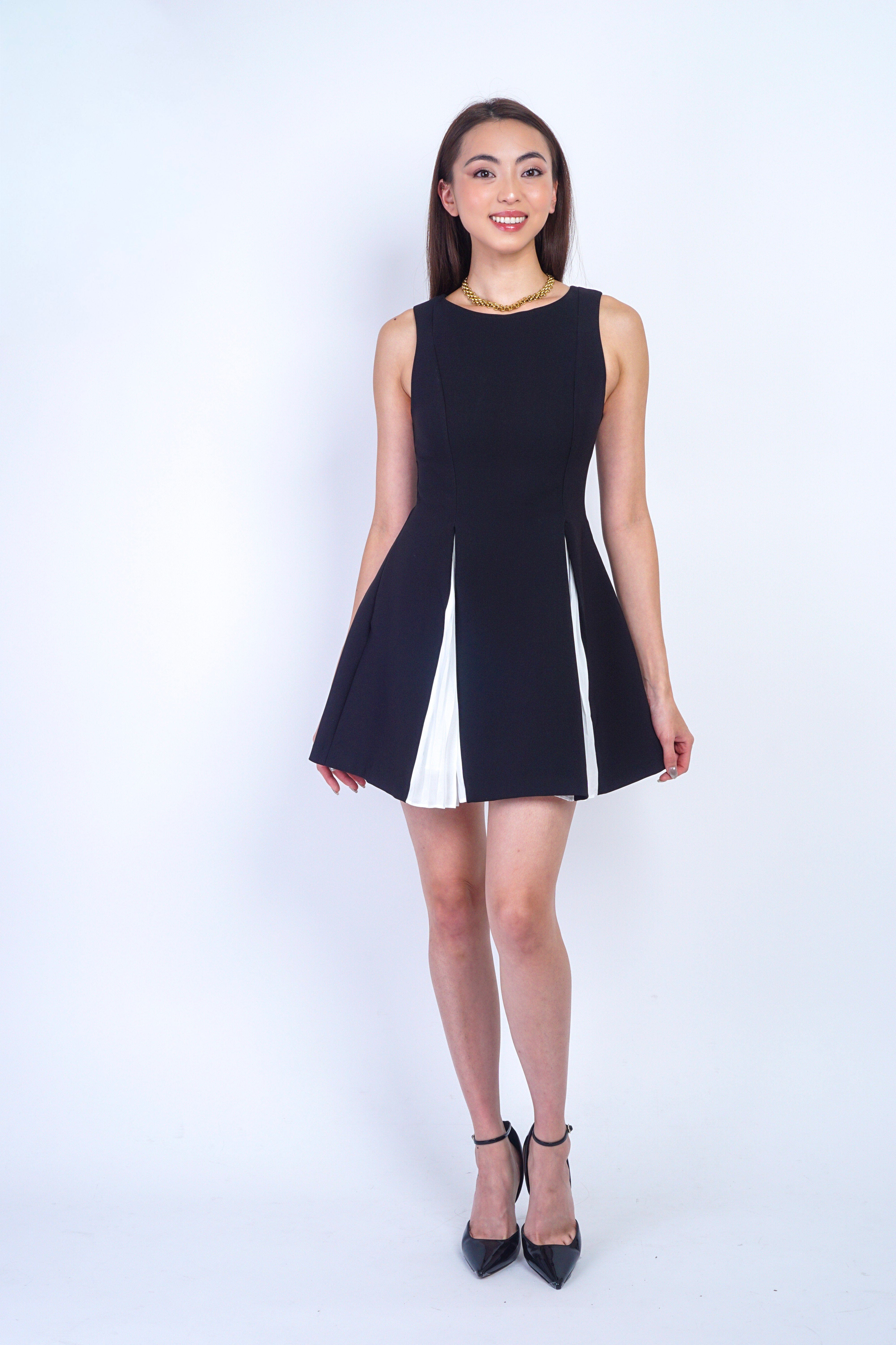 Private Label DRESSES Black and White Pleated Short Dress