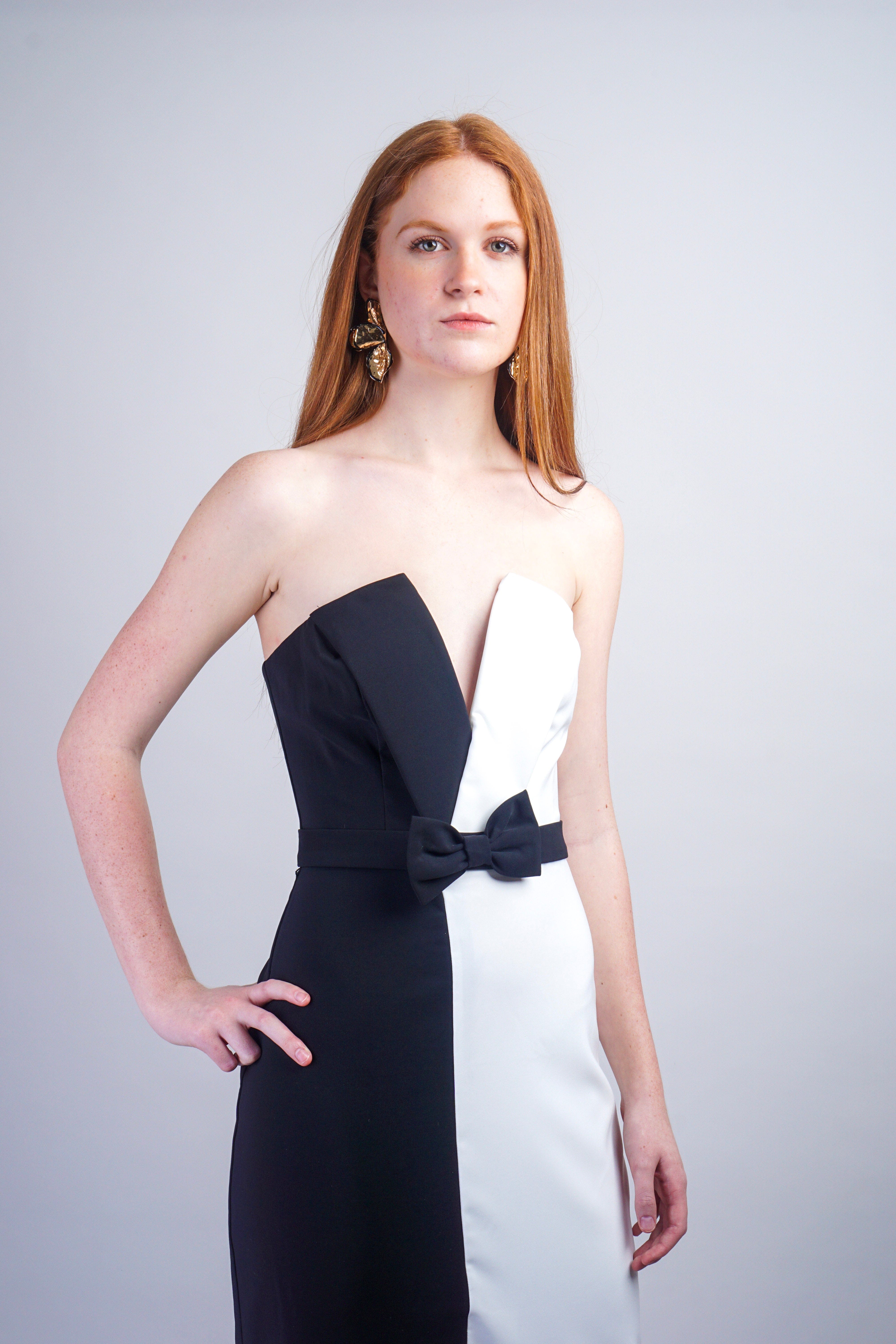 Private Label DRESSES Black & White V Strapless Bow Slim Gown