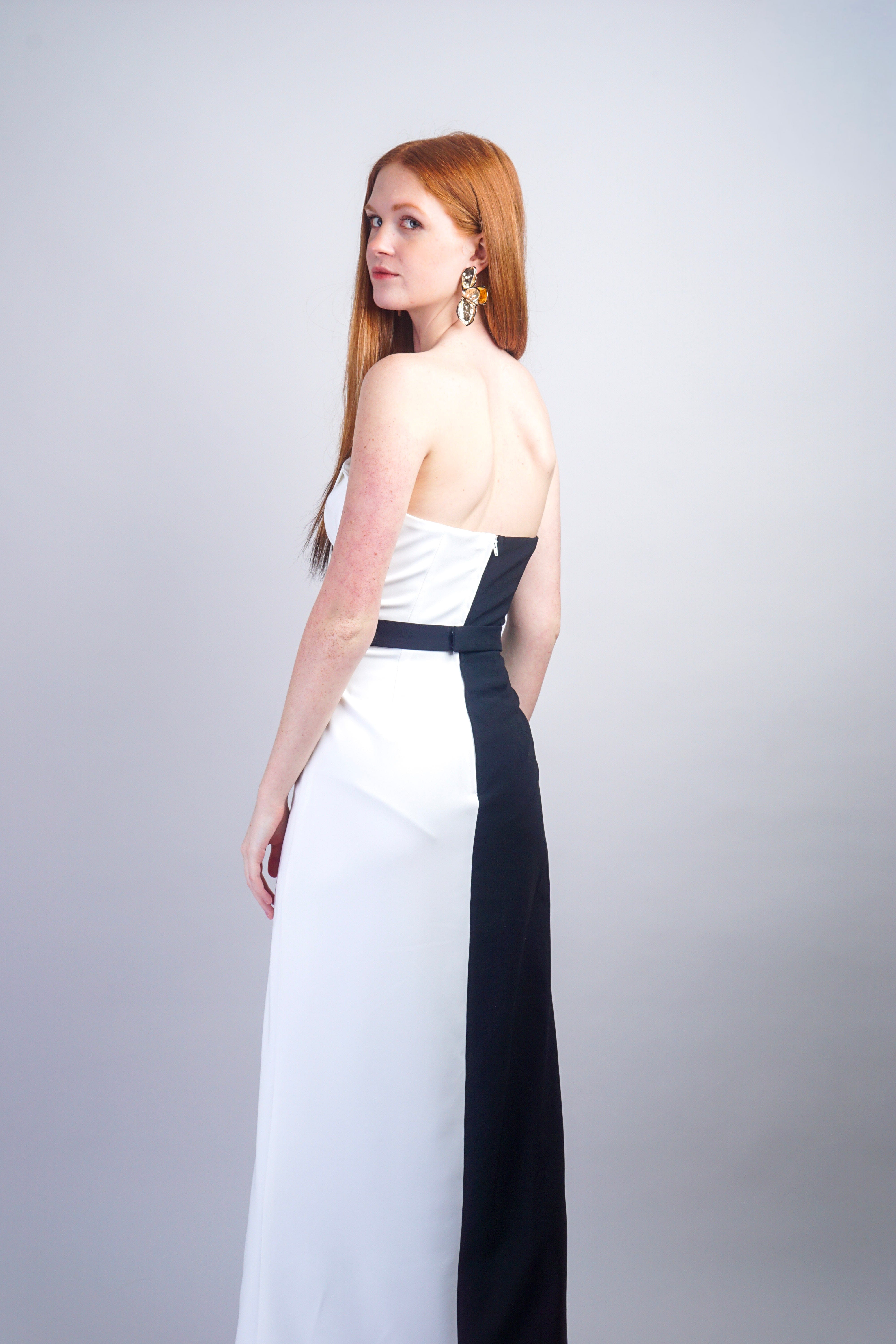 Private Label DRESSES Black & White V Strapless Bow Slim Gown