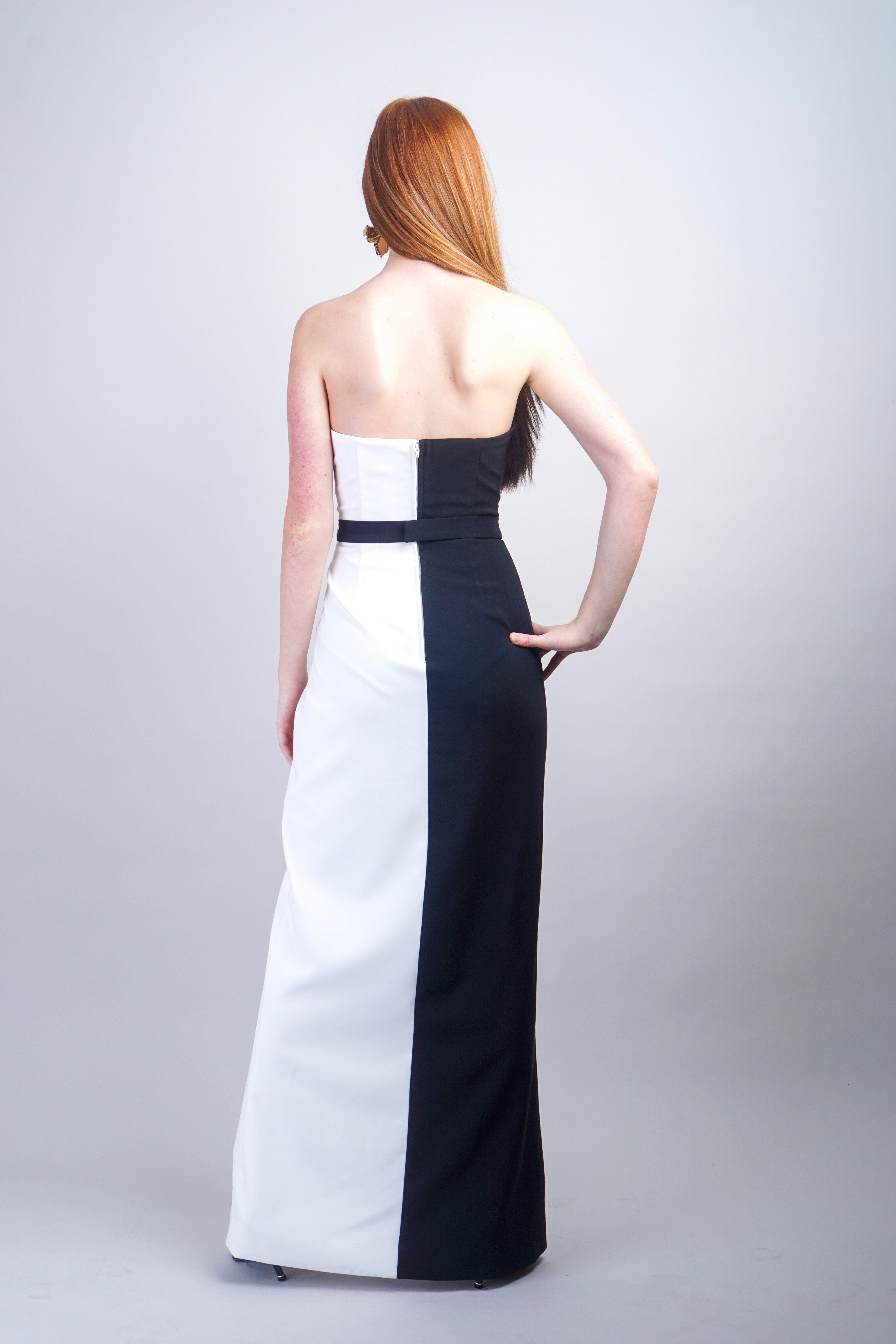 Private Label DRESSES Black & White V Strapless Bow Slim Gown
