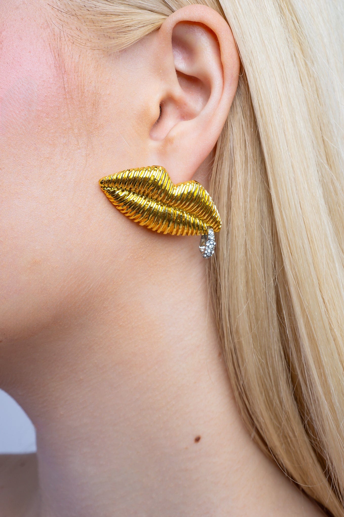 DCD EARRINGS Golden Kiss Statement Earring