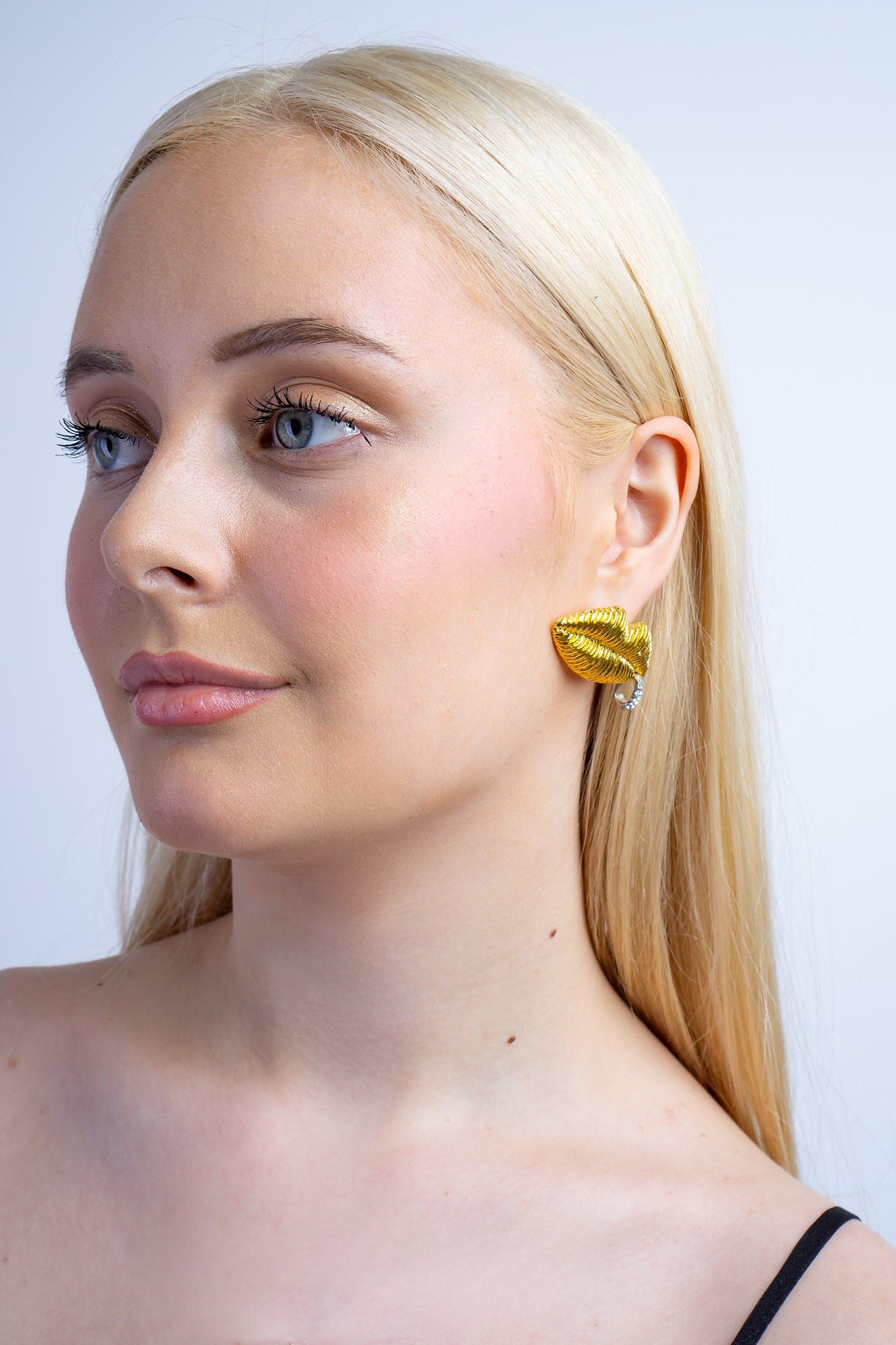 DCD EARRINGS Golden Kiss Statement Earring