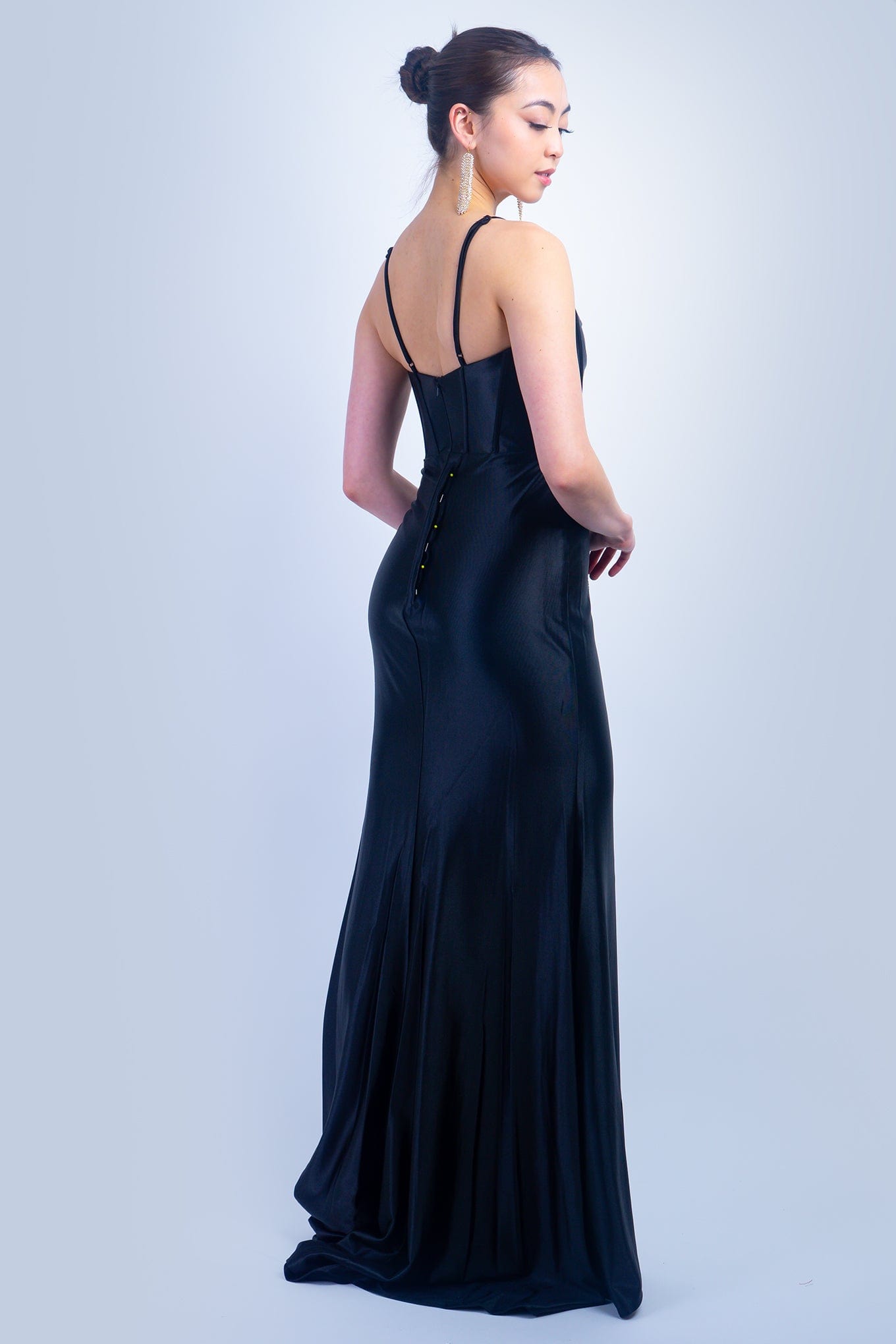 DCD GOWNS Black Sexy Sweetheart Strap Button Slit Gown