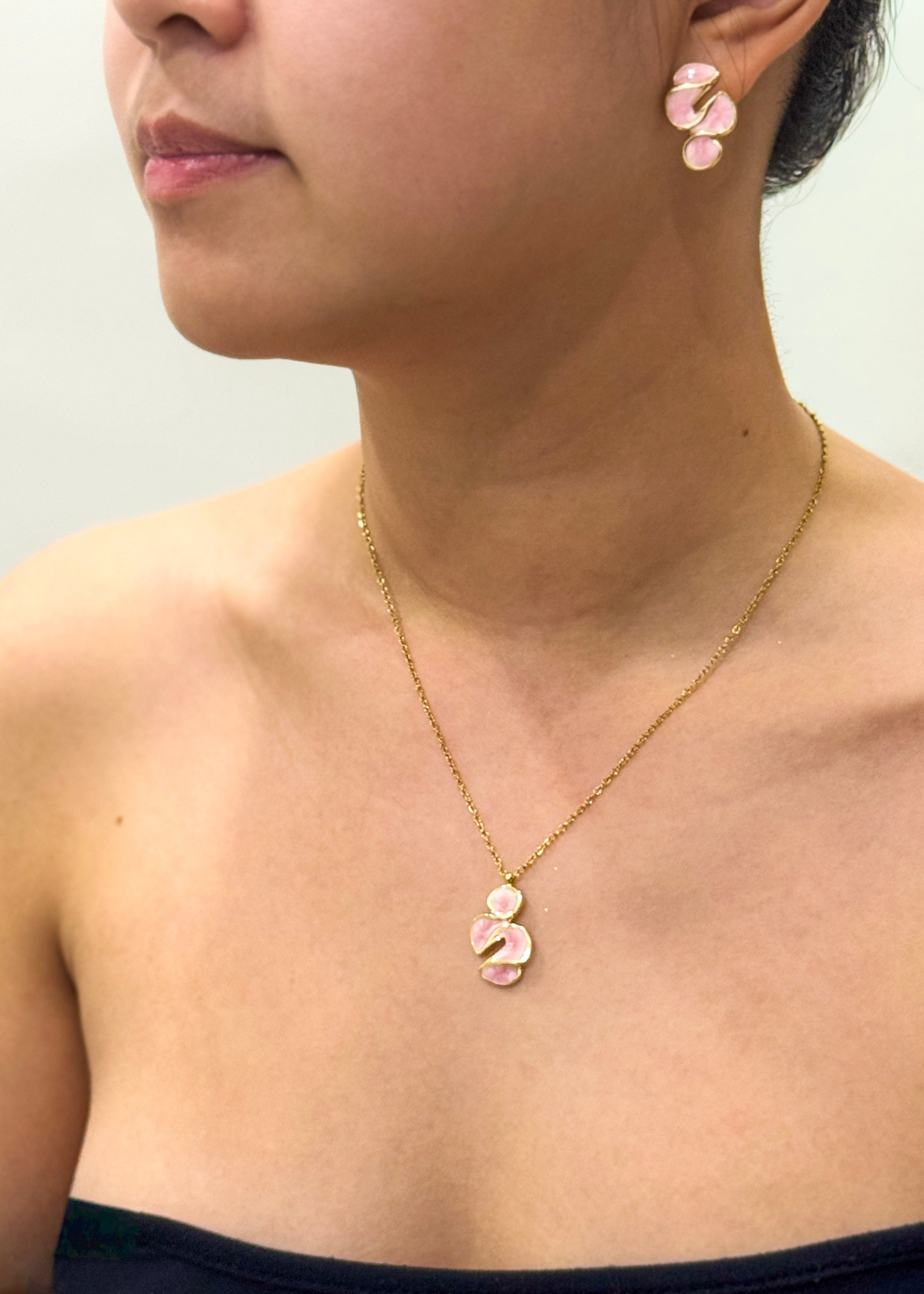 Private Label NECKLACES Pink Gold Curly Necklace