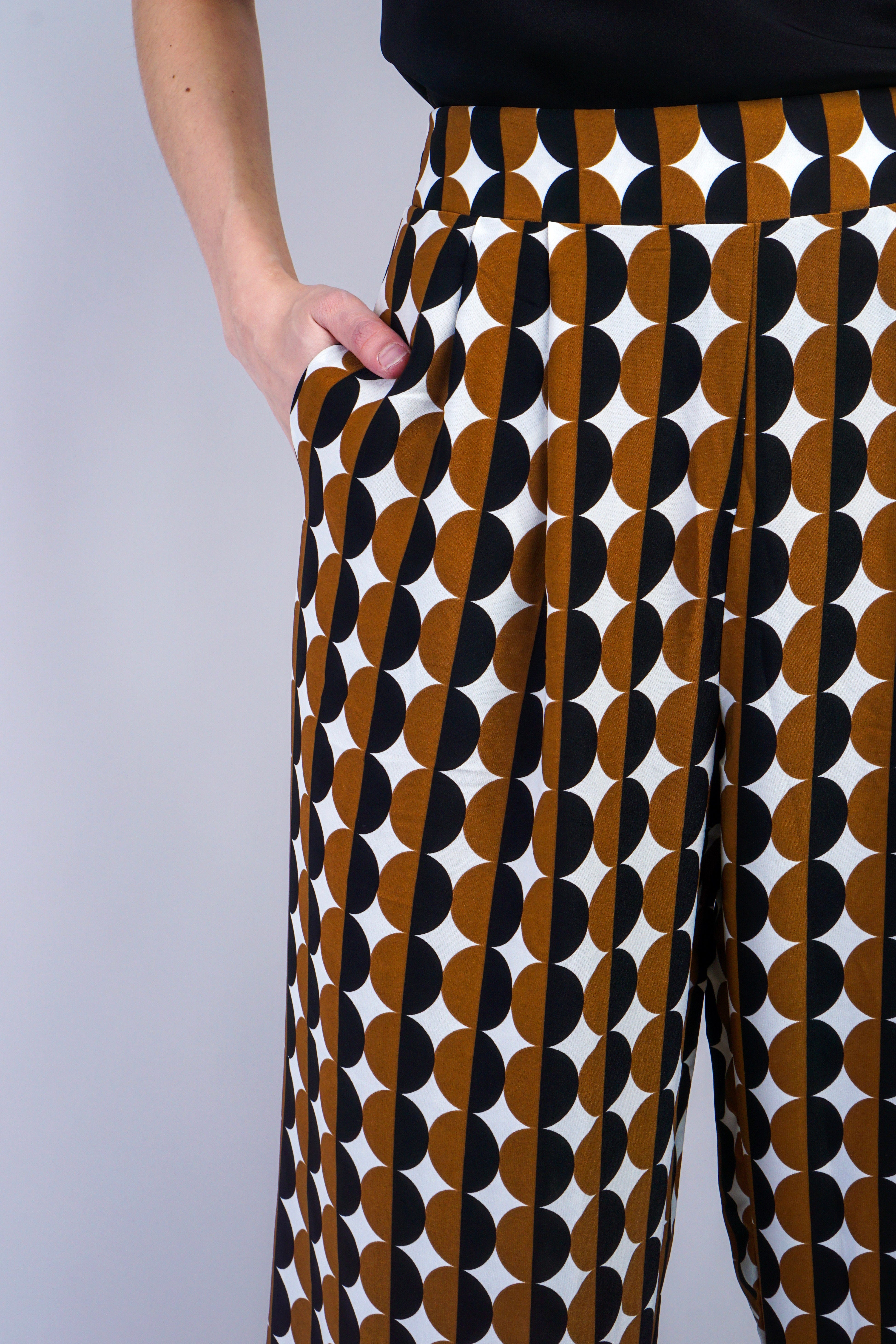 Private Label PANTS Brown/Black Scallops Print Pants