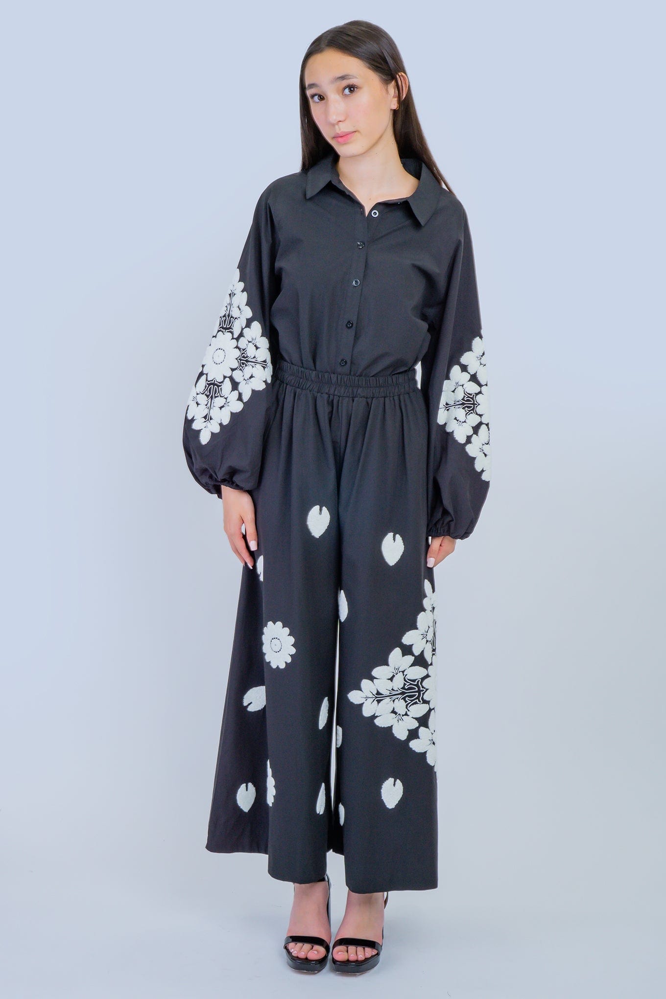 DCD TOPS ALL Black/White 3D Embroidery  Floral Top