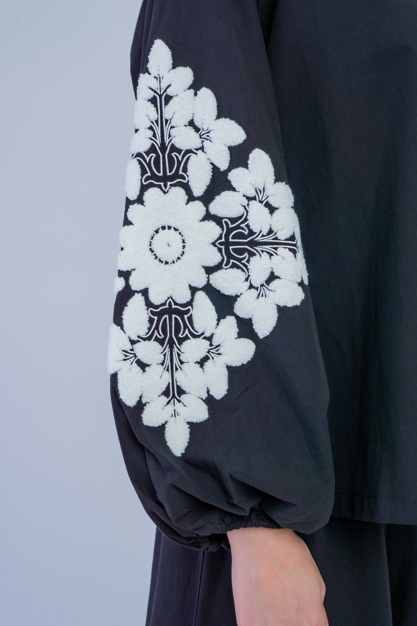 DCD TOPS ALL Black/White 3D Embroidery  Floral Top