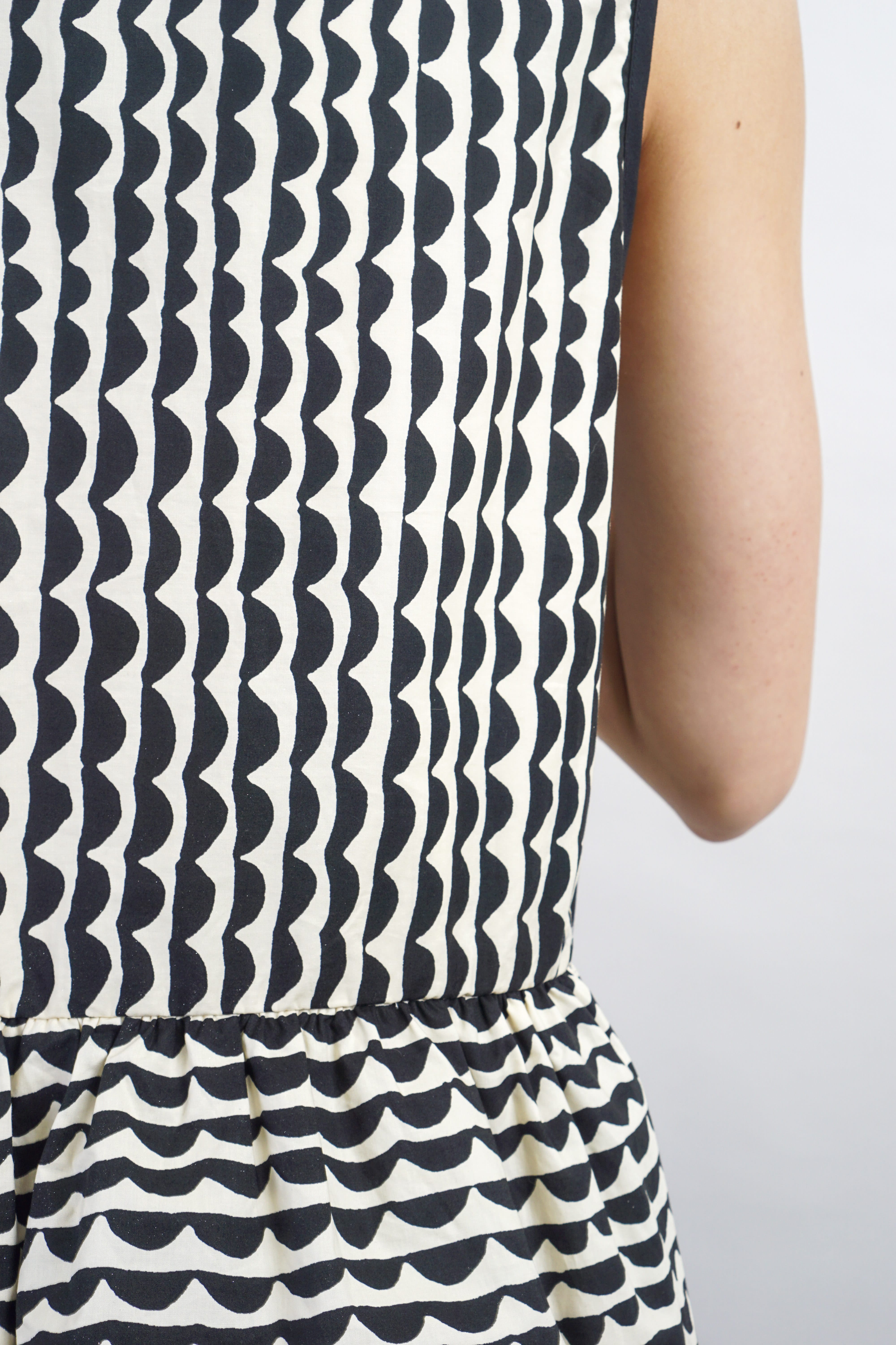 Private Label TOPS Cream/Black Scallop Print Sleeveless Blouse